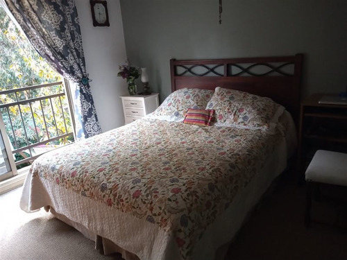Casa En Venta De 5 Dorm. En Peñalolén