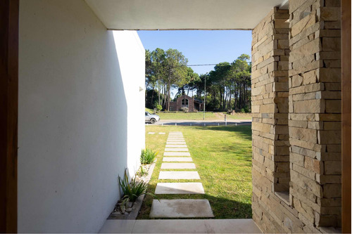 Imagen 12 de 30 de Alquiler. Casa Pinamar Verano 2024,piscina A Estrenar!!!
