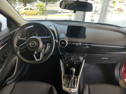 Imagen 11 de 19 de Mazda 2 Touring Carbon Edition Mod.2023 / Mz170