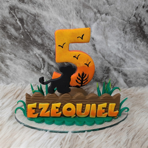 Imagem 3 de 7 de Vela Topo De Bolo Em Biscuit Leão Selva Safari