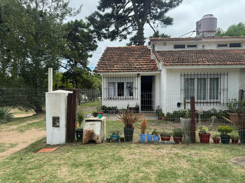 Casa Tres Ambientes , Amplio Patio Para Construir