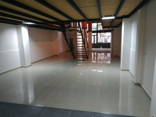 Casa De Gran Porte Para Local Comercial -pasos De 18 D Julio