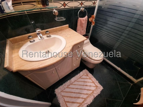 Bello Townhouse En Venta Ubicado En La Tahona 25-15574