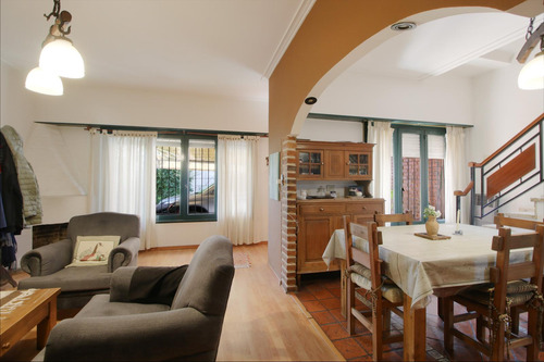 Casa 5 Ambientes Con Fondo Y Pileta