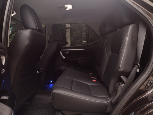Imagem 7 de 15 de Toyota Hilux Sw4 Srv 4x2 2.7 Flex 16v Aut. Marrom Metáli...