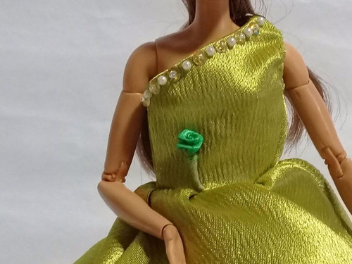 Imagen 6 de 9 de Ropa En Miniatura Para Barbies , Y Muñecas De 12 Pulgadas.