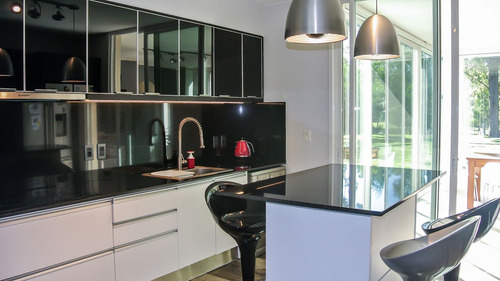 Casa De Tres Dormitorios En Venta- Solanas Punta Del Este (ref: Atm-6450)