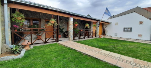 Imagen 9 de 21 de Amplia Casa De 3 Ambientes Con Dos Patios En Tandil