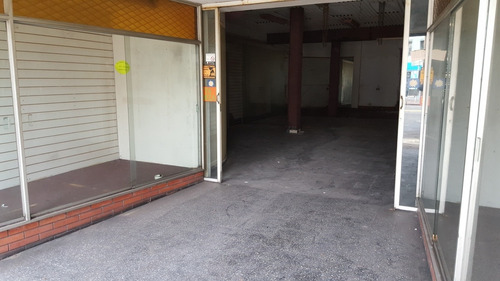 Local Comercial Sobre Avenida Gral Flores