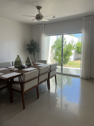 Casa En Renta En Mérida, Montebello ( Semi-amueblada )