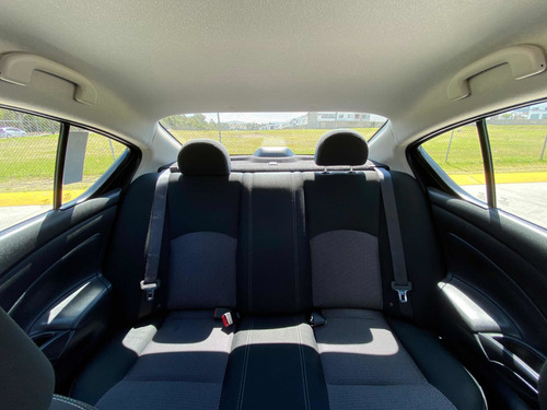 Imagen 15 de 15 de Nissan Versa 2018 1.6 Sense At