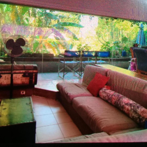 Excelente Propiedad Con Garage,parque Y Piscina.