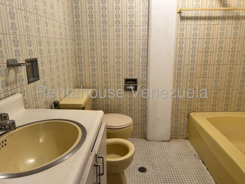 Se Vende Casa Para Remodelar ,de 3 Niveles ,ubicada En San Bernardino 25-17282