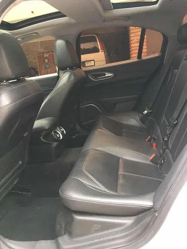 Alfa Romeo Giulia 2.0 Ti At