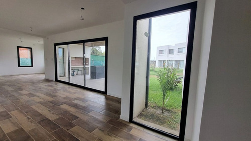 Casa 4 Ambientes A La Venta En Barrio Santo Tomás