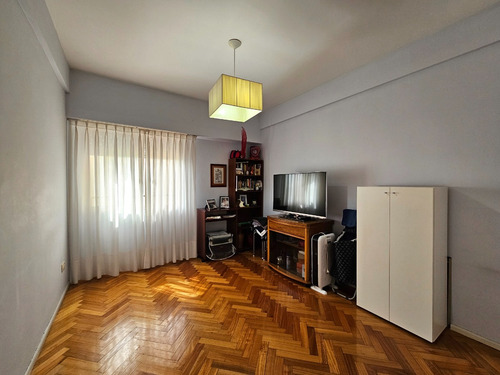 Venta De 4 Amb Con Cochera En Monte Castro Impecable