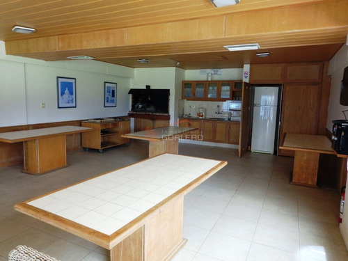 Imagen 13 de 13 de Apartamento En Punta Del Este, A Poca Distancia De La Playa Brava, Excelente Construcción,muy Luminoso, Con Servicios.