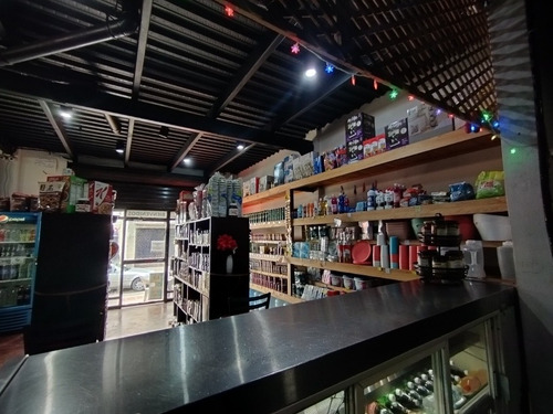 Imagen 2 de 11 de Local Comercial Con Fondo De Comercio