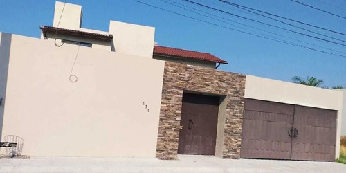 Residencia De Lujo En Juriquilla, 4 Recamaras, 5 Autos, Gran