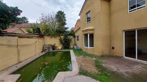 Casa Remodelada Con Piscina (5d-3b) - Formentera, Quilicura