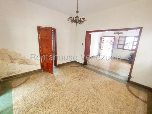 Amplia Casa De 2 Niveles ,para Remodelar A Su Gusto En Venta Ubicada En El Paraíso 25-17760