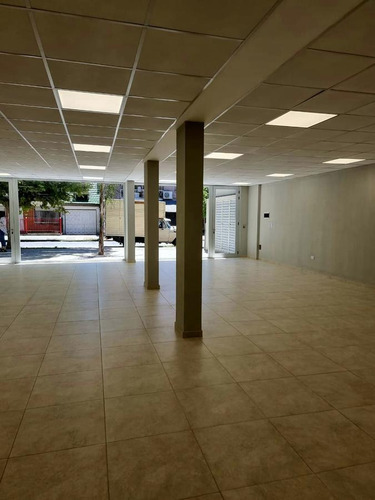 Imagen 7 de 16 de Local A Estrenar En Villa Ballester