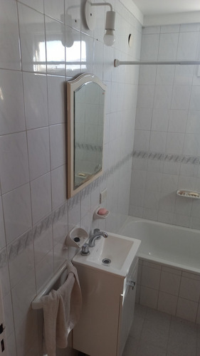 Departamento De 2 Ambientes En Pleno Centro Comercial De Flores - Nuevo Wp De Contacto 1137868438!