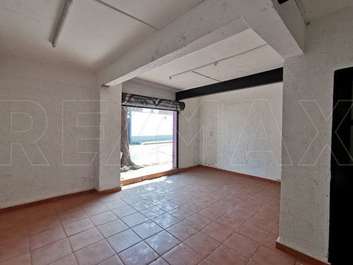 Casa En Esquina Con 430 M2 De Construcción.