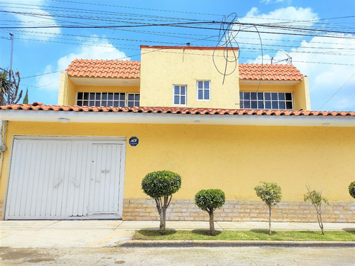 Imagen 1 de 14 de Casa Con Precioso Jardín, 4 Rec, 3autos, Calle Tranquila