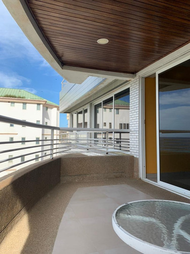 Bello Apartamento Con Terraza Y Vista Al Mar. La Caracola.