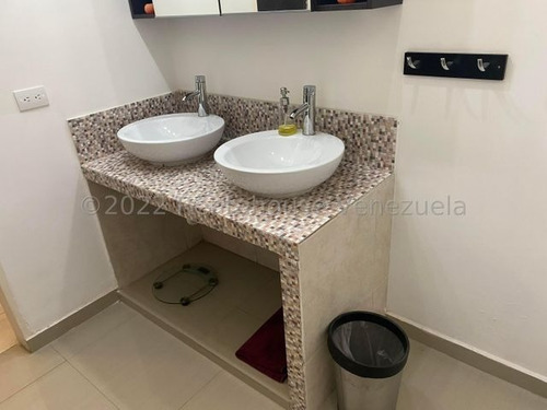 Imagen 10 de 12 de Casa En Venta Urb. Los Palos Grandes # 23-5655