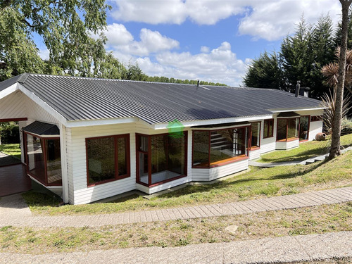 Casa En Venta De 4 Dorm. En Puerto Varas