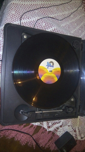 Tocadisco Con Lote De Discos De Vinil