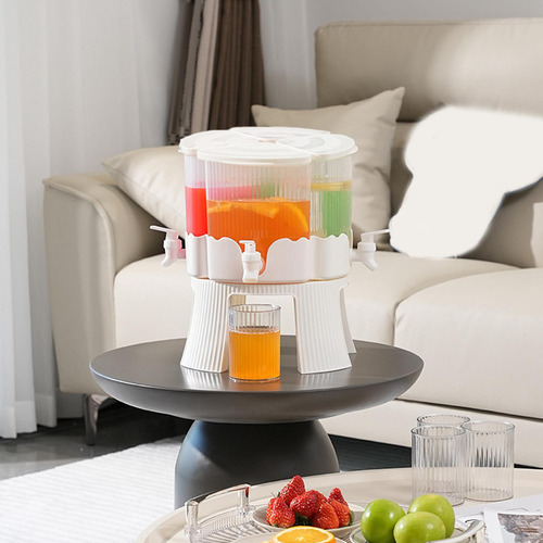 Elegante Servidor De Bebidas Con Jarra De Agua E Estilo A