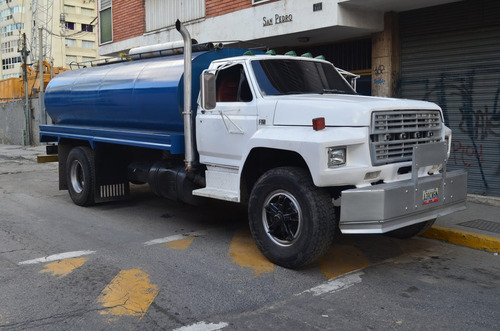 Imagen 1 de 4 de Servicio Transporte Agua Potable Camión Cisterna.