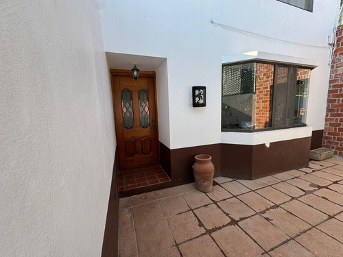 Casa Sola De Dos Niveles En Venta, En Privada Con Vigilancia En Lomas Tetela, Cuernavaca Morelos