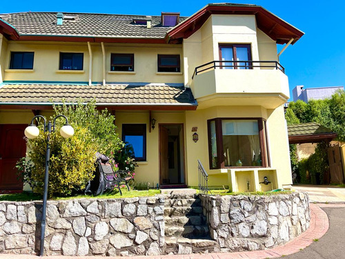 Venta Casa Familiar Lomas De San Sebastián: 3 Dormitorios,