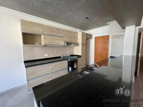 Departamento De Categoría En Venta A Metros De Bv Oroño Rosario