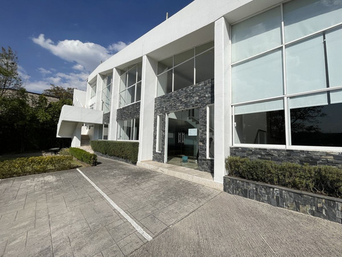 Casa En Venta En Privada Cerca De La Entrada Con Excelente Vista Al Bosque