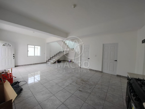 Casa En Venta En Col. Vicente Guerrero Cerca De Plaza Atrios Con 3 Recamaras