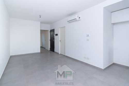 Venta De Departamento 2 Ambientes Con Cochera En Villa Luro