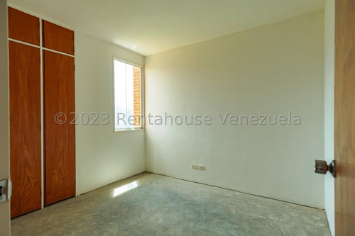 Se Vende Apartamento En Lomas Del Sol Mls #25-3602