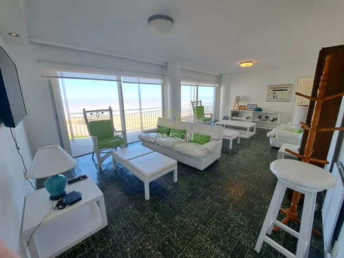 Alquiler De Apto De 4 Dormitorios + Servicio Con Vista A La Playa En Playa Brava 