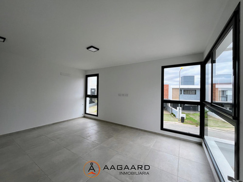 Lomas De Manantiales - Duplex 3 Dormitorios - Escritorio Venta[