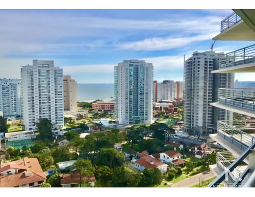 Venta De Apartamento 3 Dormitorios En Playa Mansa, Punta Del Este.