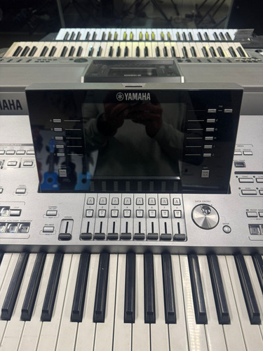 Teclado Arreglador Yamaha Tyros 5 61 Arranger (Usado)