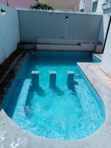 Casa En Venta Garage Para 3 Autos, Alberca - Granjas De La Boticaria