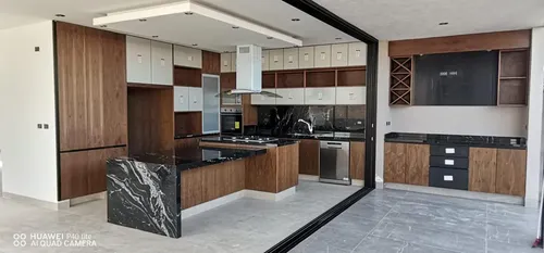 Casa Con 4 Recámaras, Una En Planta Baja, Privada Con Alberca. Lomas Del Campanario Norte