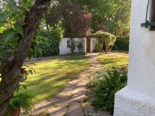 Casa En Venta En Chacras De Coria