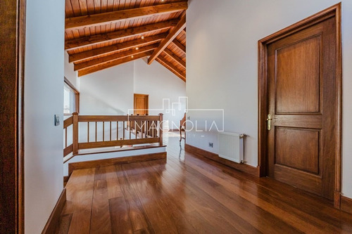 Casa En Arriendo De 5 Dorm. En Lo Barnechea